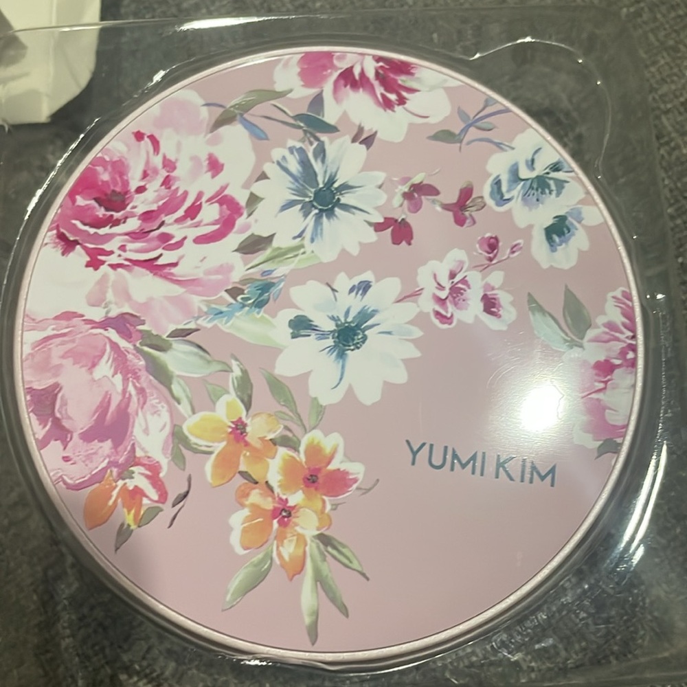 Yumi Kim Wireless charging pad pink floral